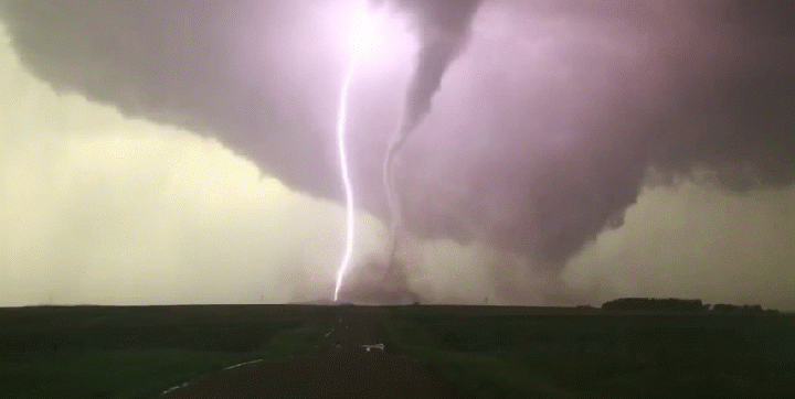 38-tornado-and-huge-lightning