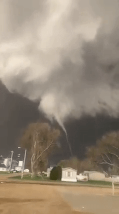 65-tornado-destruct-houses