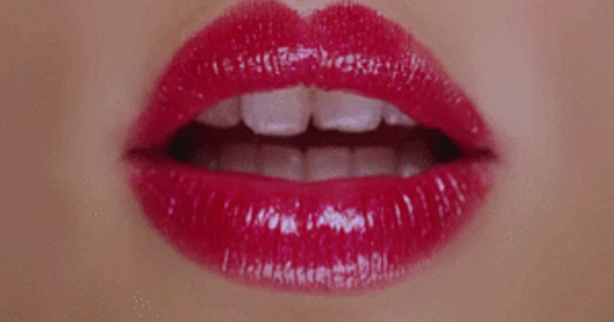 Lips Kissing Gif
